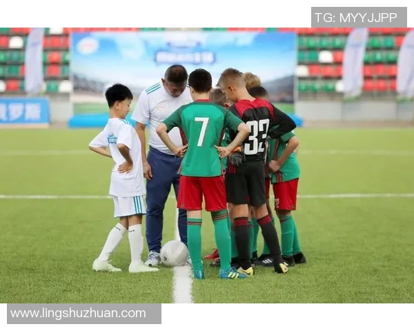 追寻绿茵梦想少年足球新星成长故事与未来之路